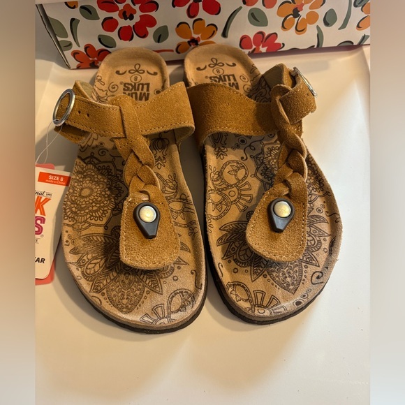 NWT MUK LUKS Tan Braided  Low Heels Stylish Comfy Sandals  Size 8 - Picture 1 of 6